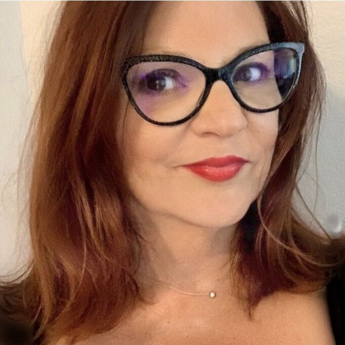 R06 Maria Savin headshot